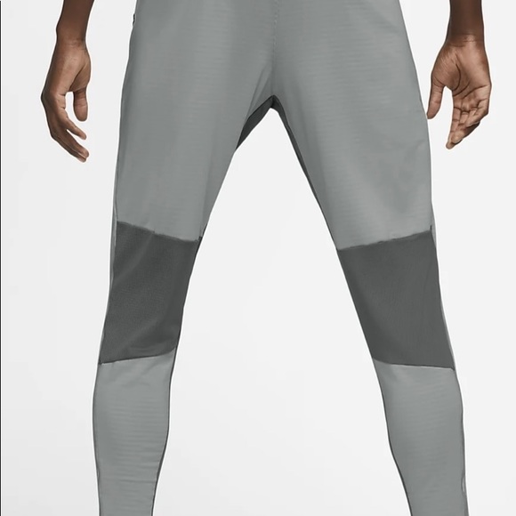 Nike Phenom Elite
Men's Knit Running Pants - Picture 3 of 6